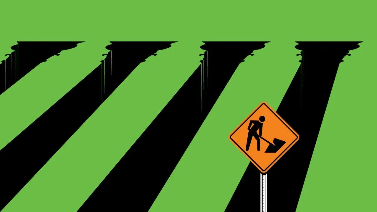 Ilustración de columnas arquitectónicas clásicas que proyectan largas sombras, con una señal de advertencia de obras delante