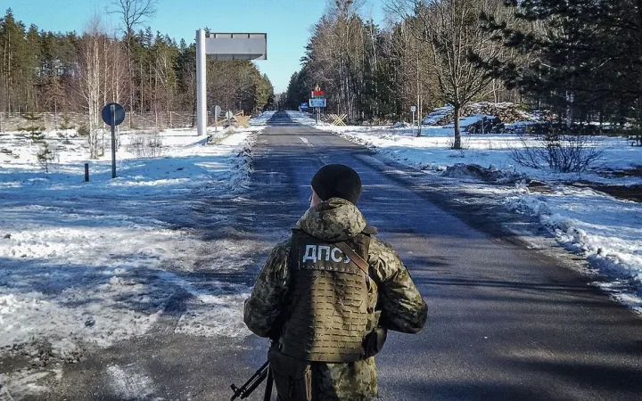Ukrainian border guard on duty at Ukraine Belarus frontier post